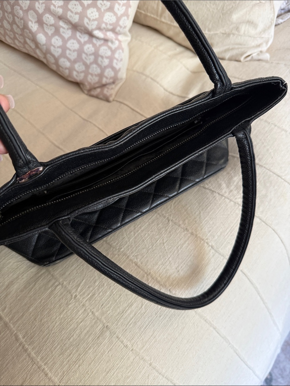 CHANEL Black Quilted Leather Tote with Signature CC Emblem - Picture 8 of 17